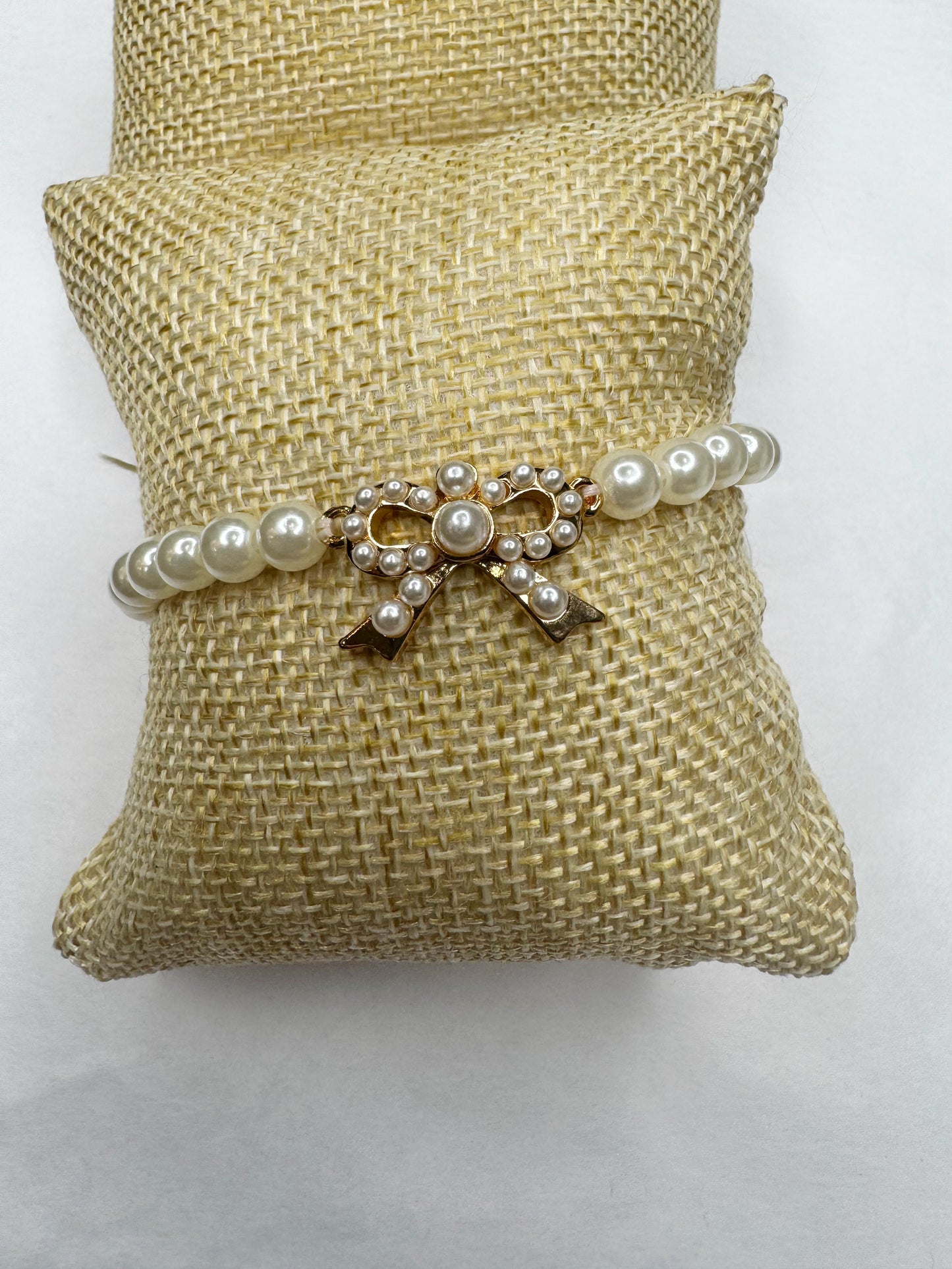 Pearl bow stretch bracelet
