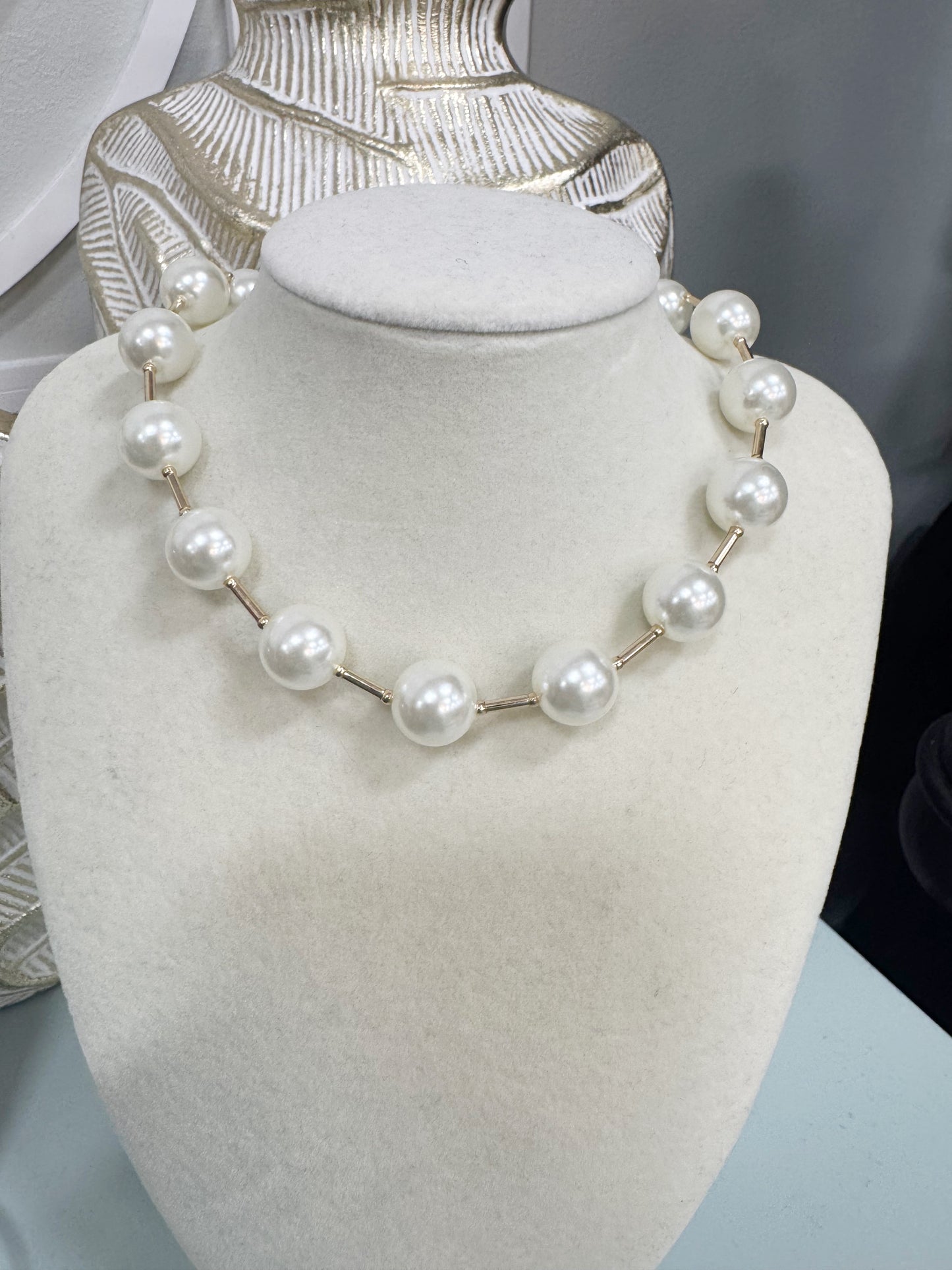 Thick Pearl Necklace