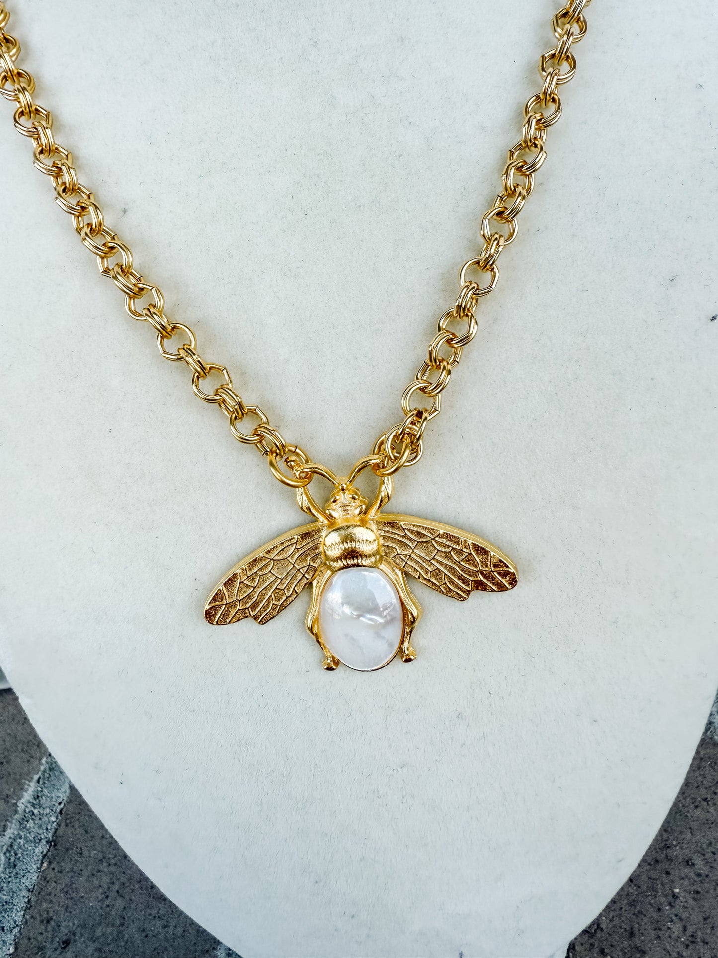WD Bee/Pearl Necklace