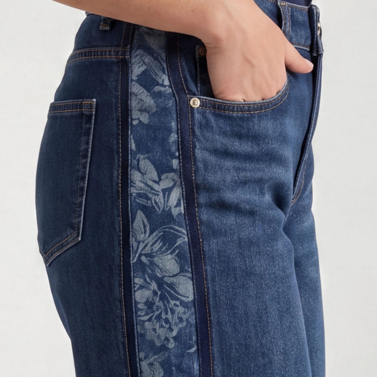 Stride Wide Leg Jacquard Bloom Jean
