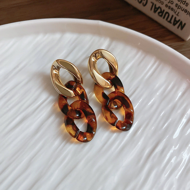 Interlocking oval tort/gold earrings
