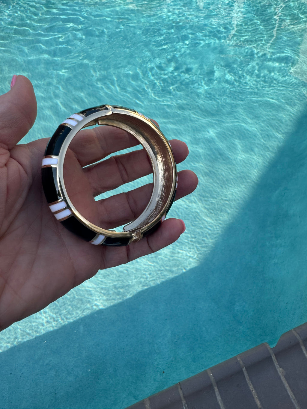 Chunky 1 " hinge bracelet!