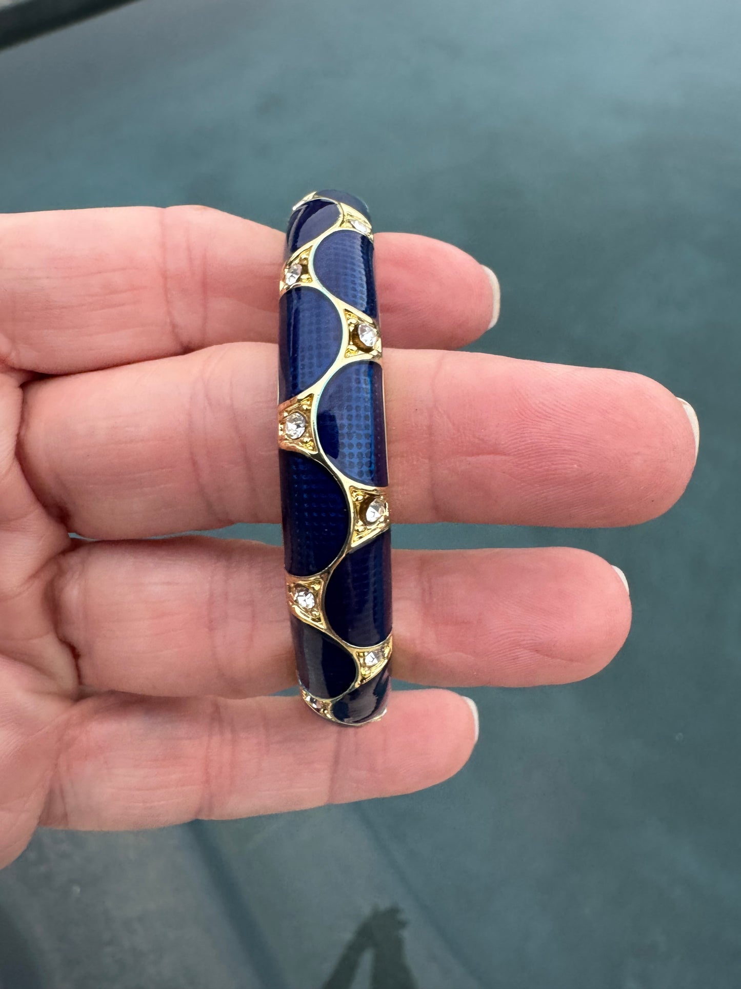 Enamel 1 cm wide hinge bracelet