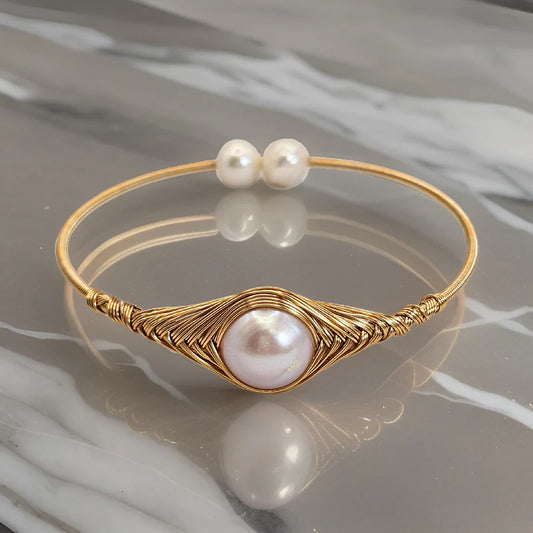 Single pearl wire wrapped bangle