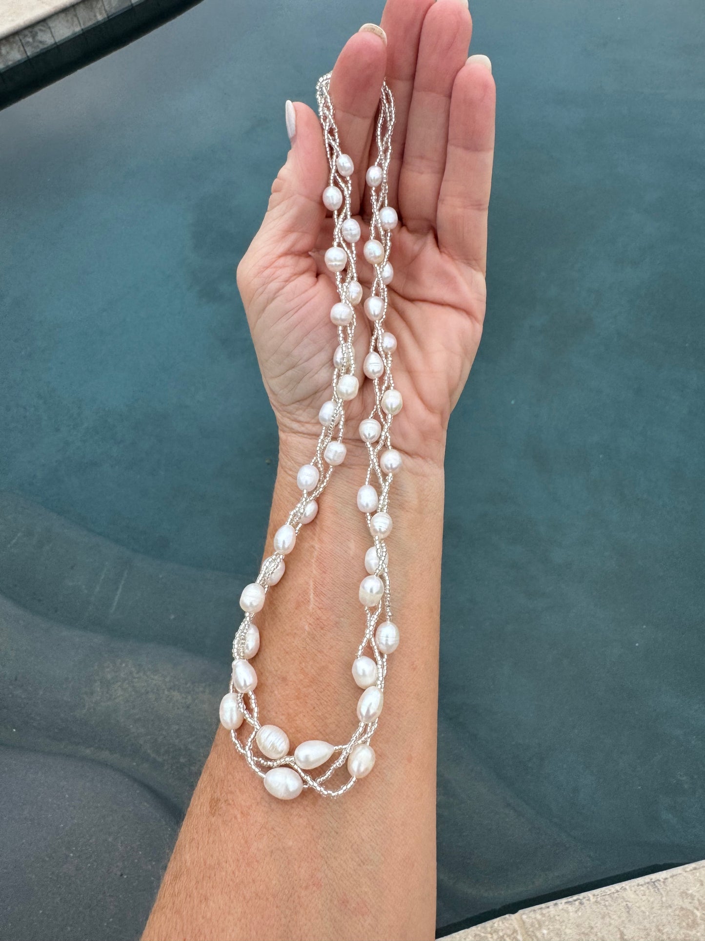 Fresh water pearl w/ silver glass bead necklace