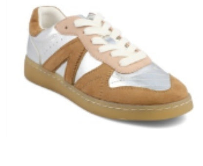Mia Veneus Sneakers