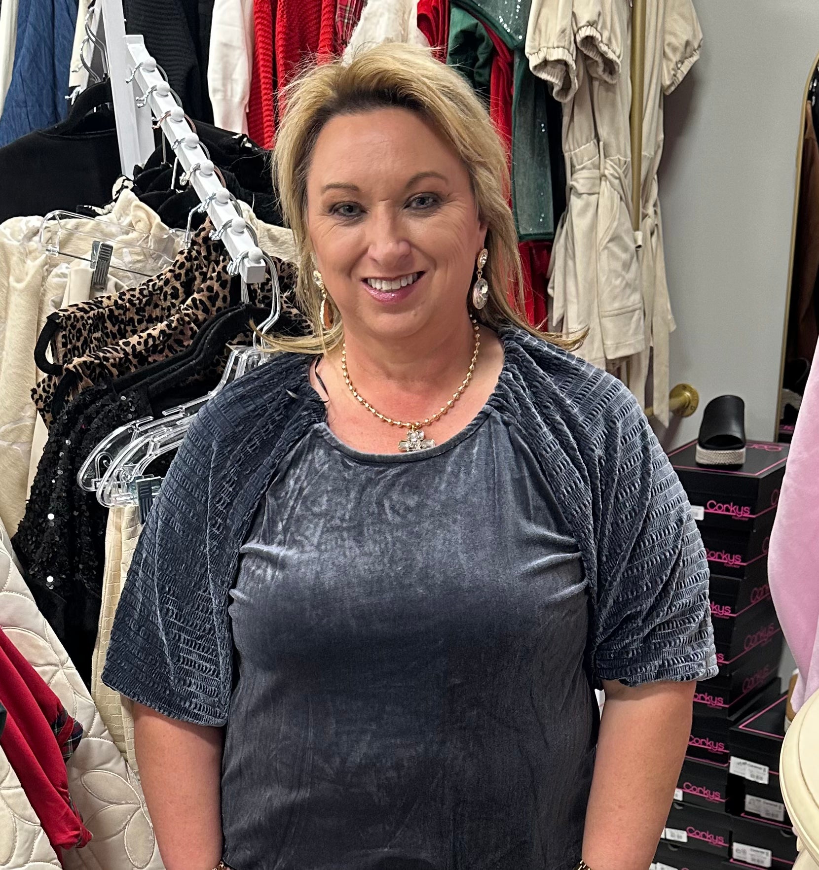 Textured Velvet Sleeved Top -  𝐃𝐨𝐨𝐫 𝐁𝐮𝐬𝐭𝐞𝐫!