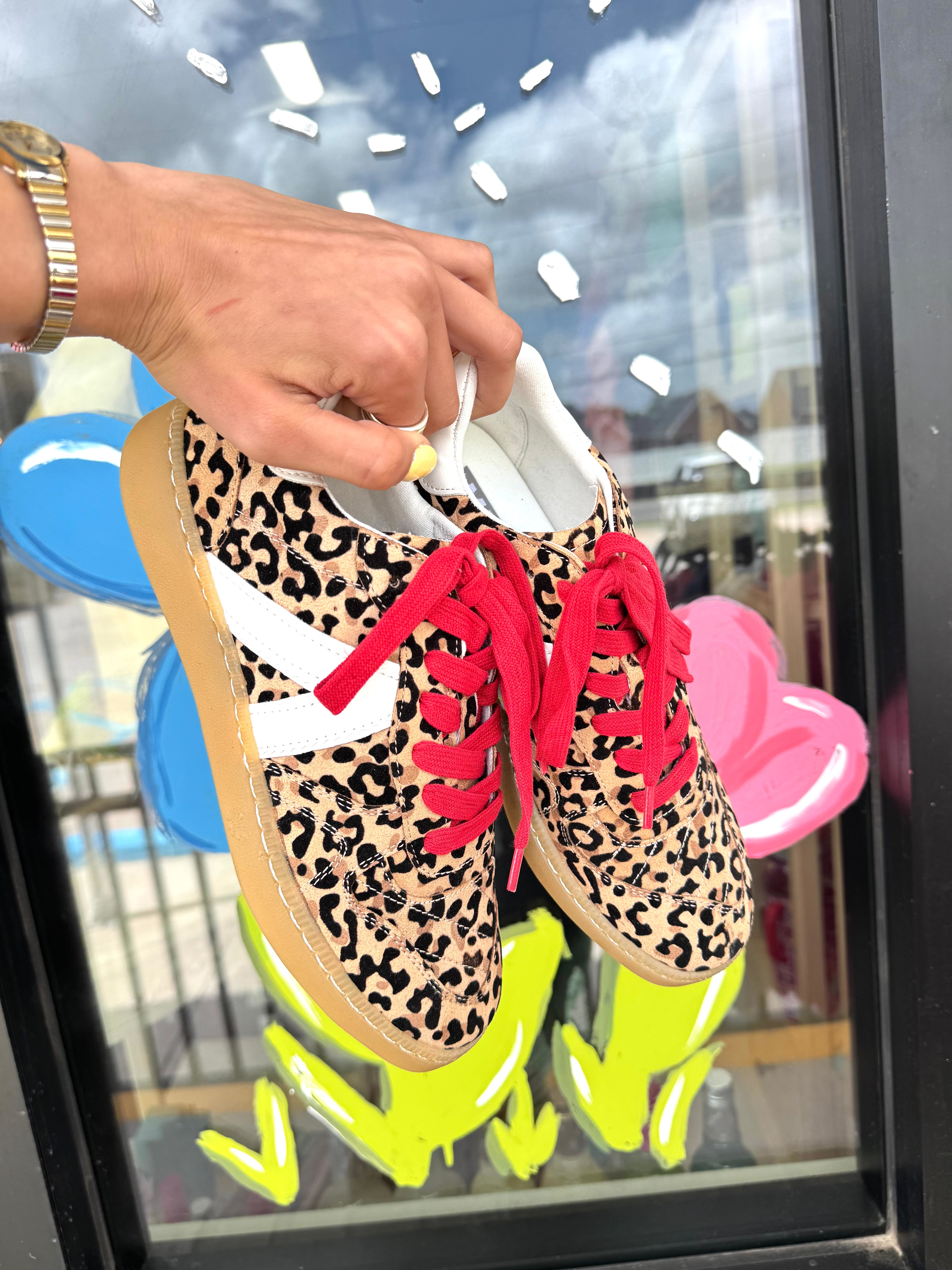 Mia Veneus Sneakers!