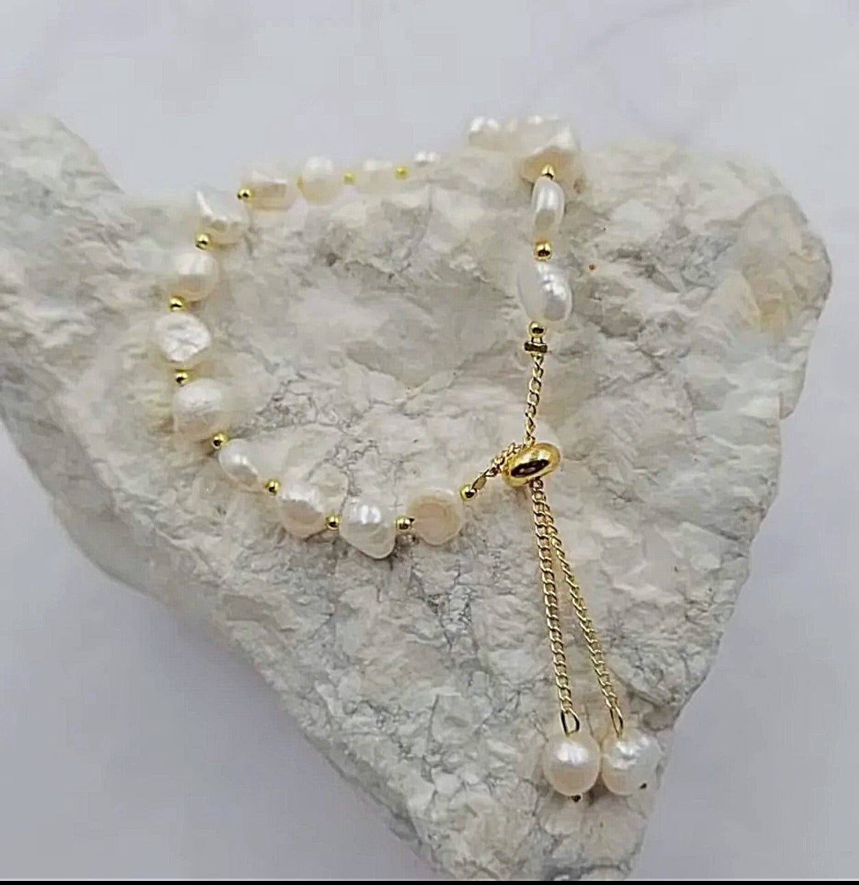 Freshwater pearl adjustable bracelet