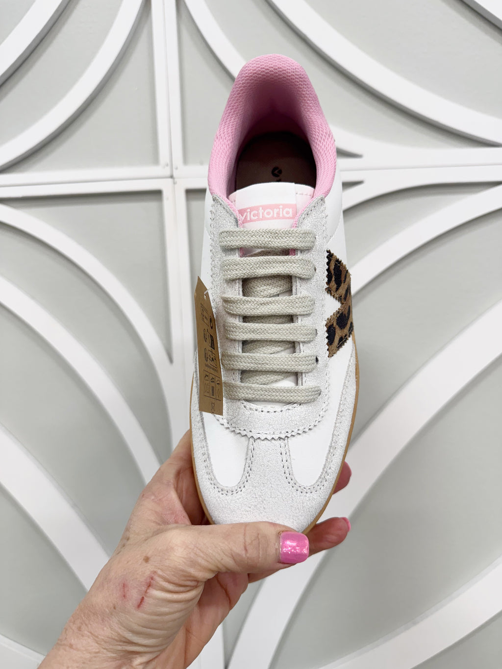 GL Victoria Sneakers