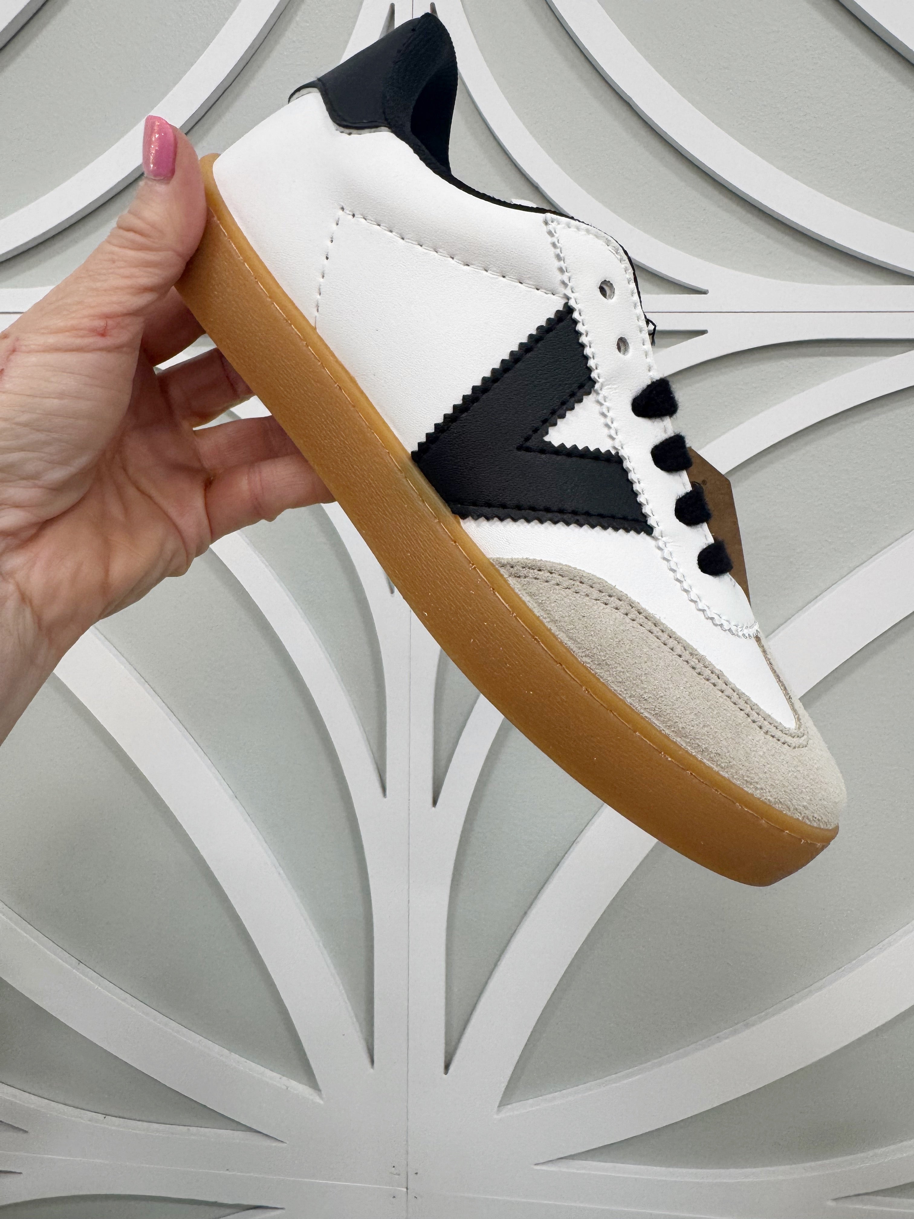 GL Victoria Sneakers