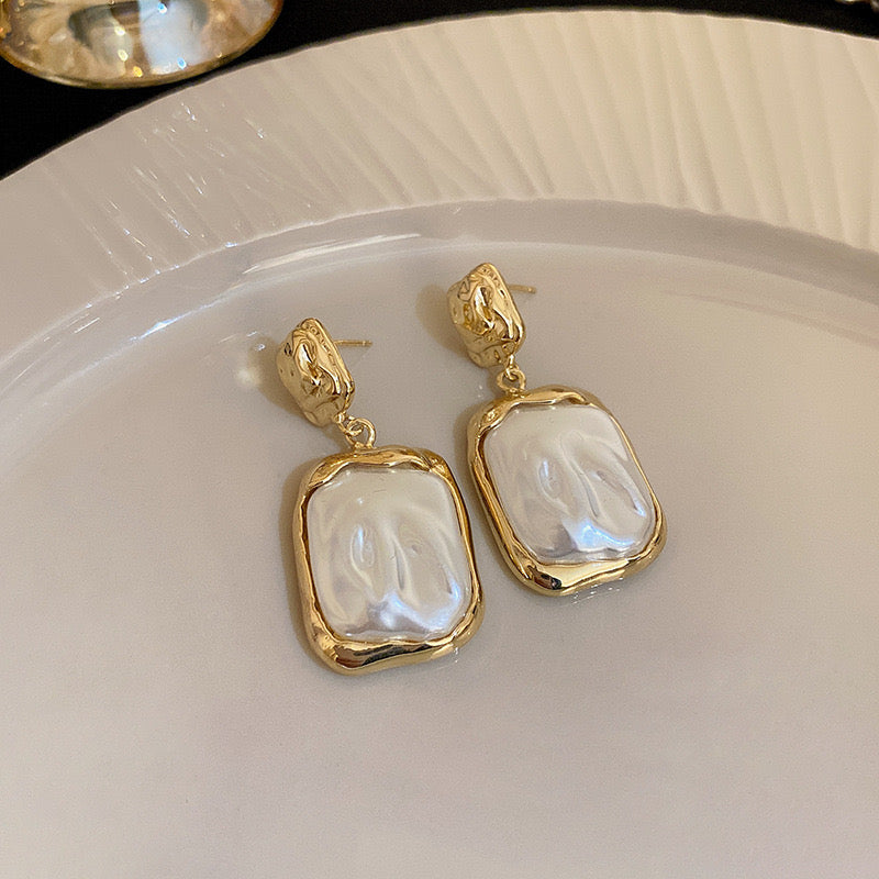 Sculpted Satin Pearl Earrings!