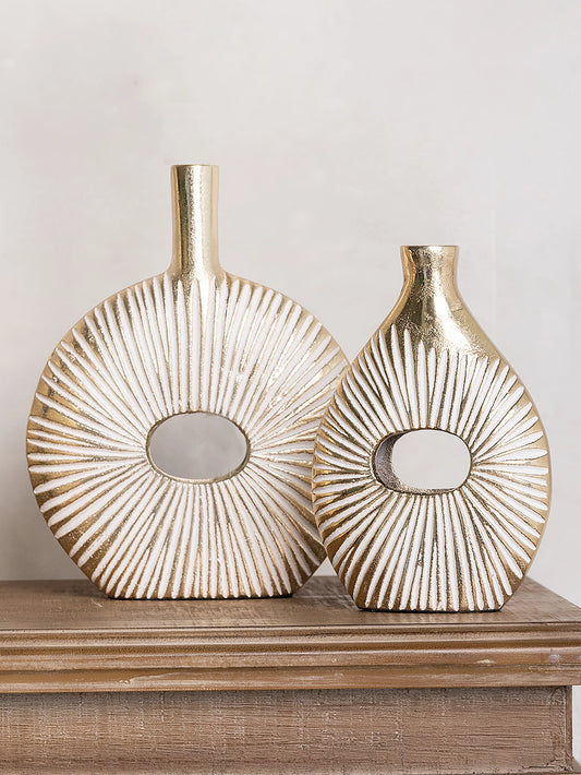 Large gold/white lines vase
