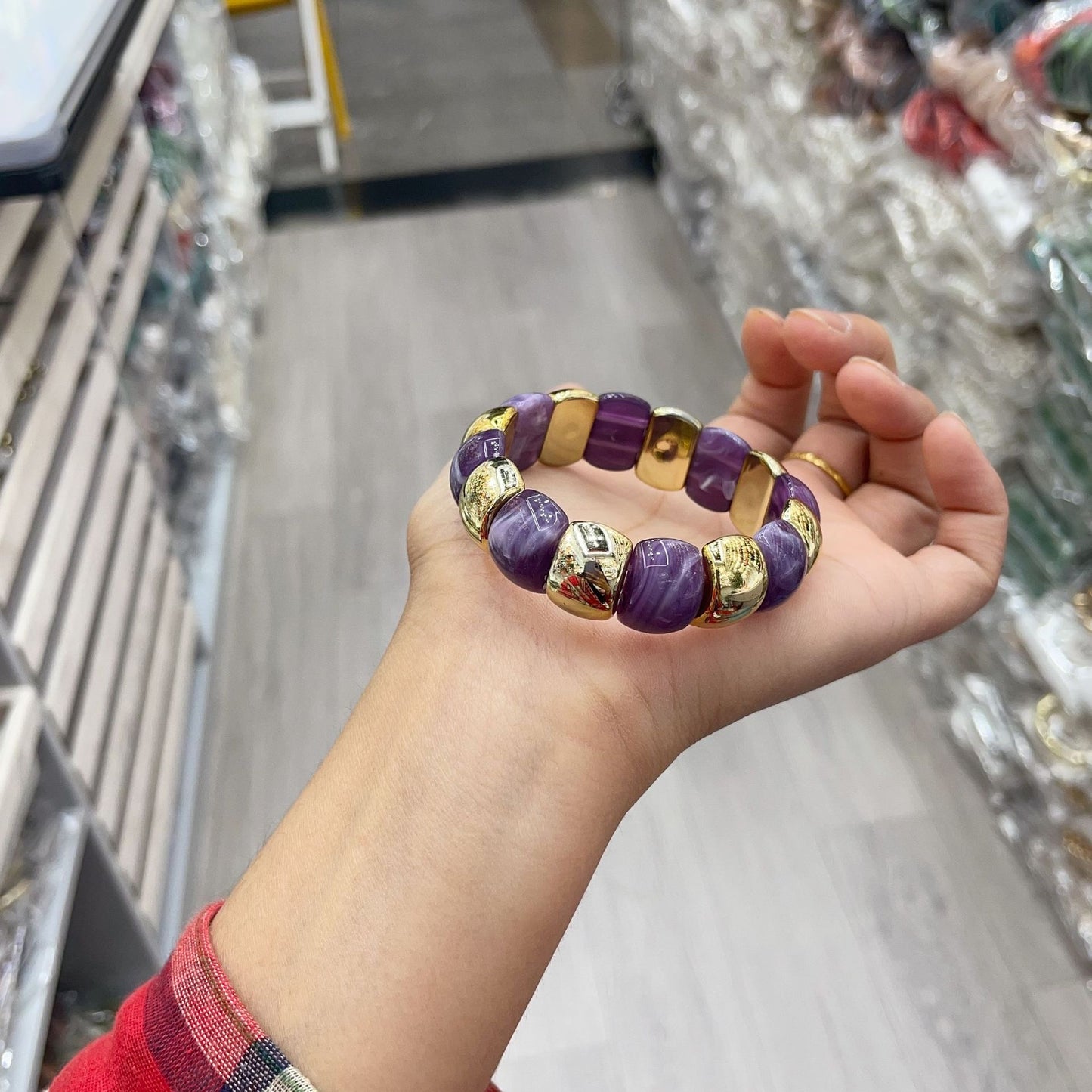 Acrylic stretch bracelet