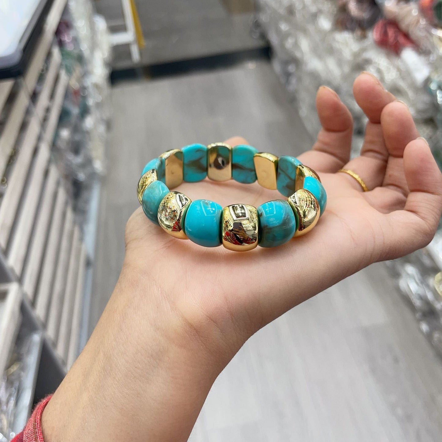 Acrylic stretch bracelet