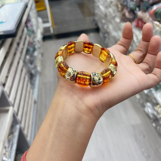 Acrylic stretch bracelet