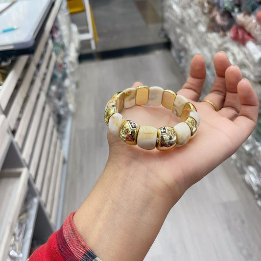 Acrylic stretch bracelet