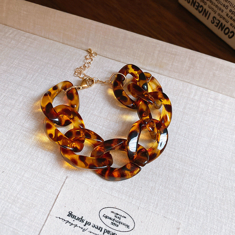 Leopard acrylic necklace/bracelet set!
