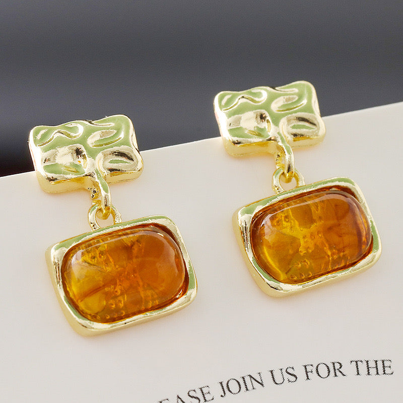 Final Sale-Amber/resin gold drop earrings!