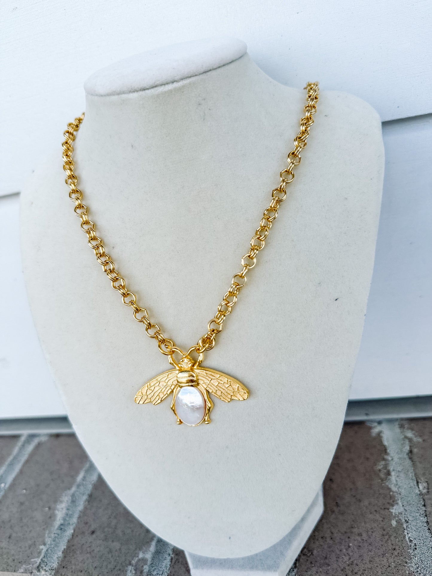 WD Bee/Pearl Necklace