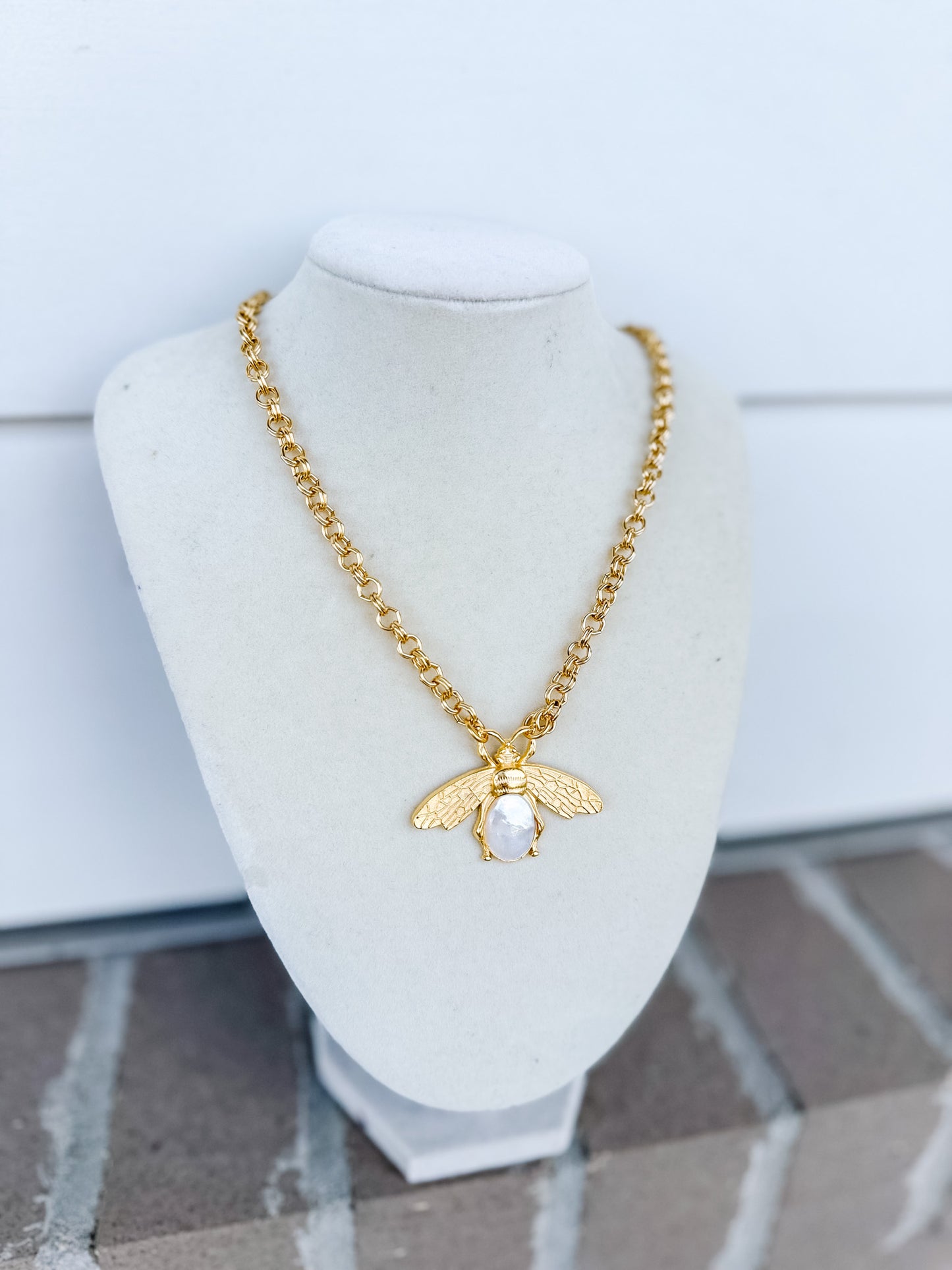 WD Bee/Pearl Necklace