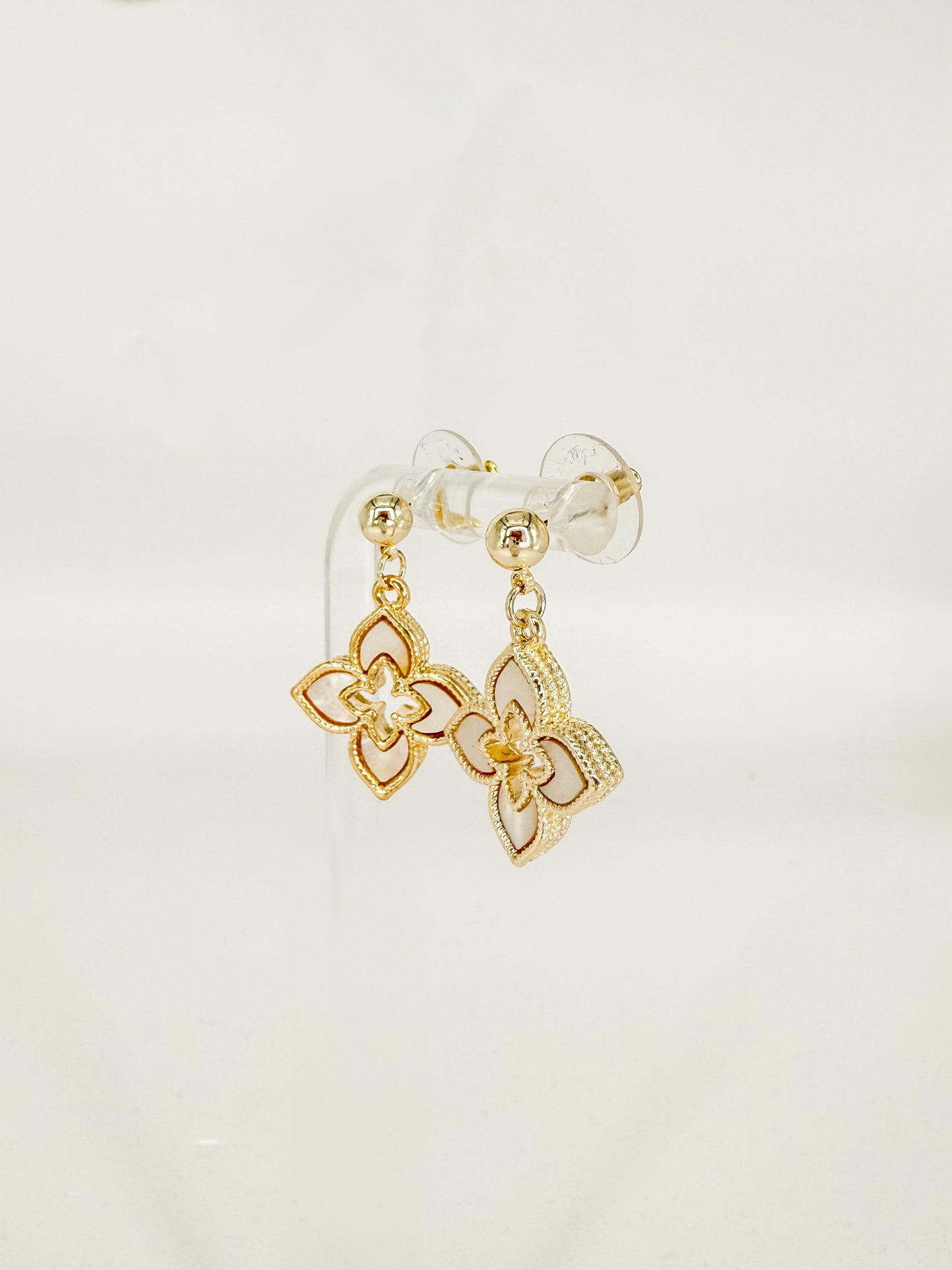 Plated MOP dangle clover earrings