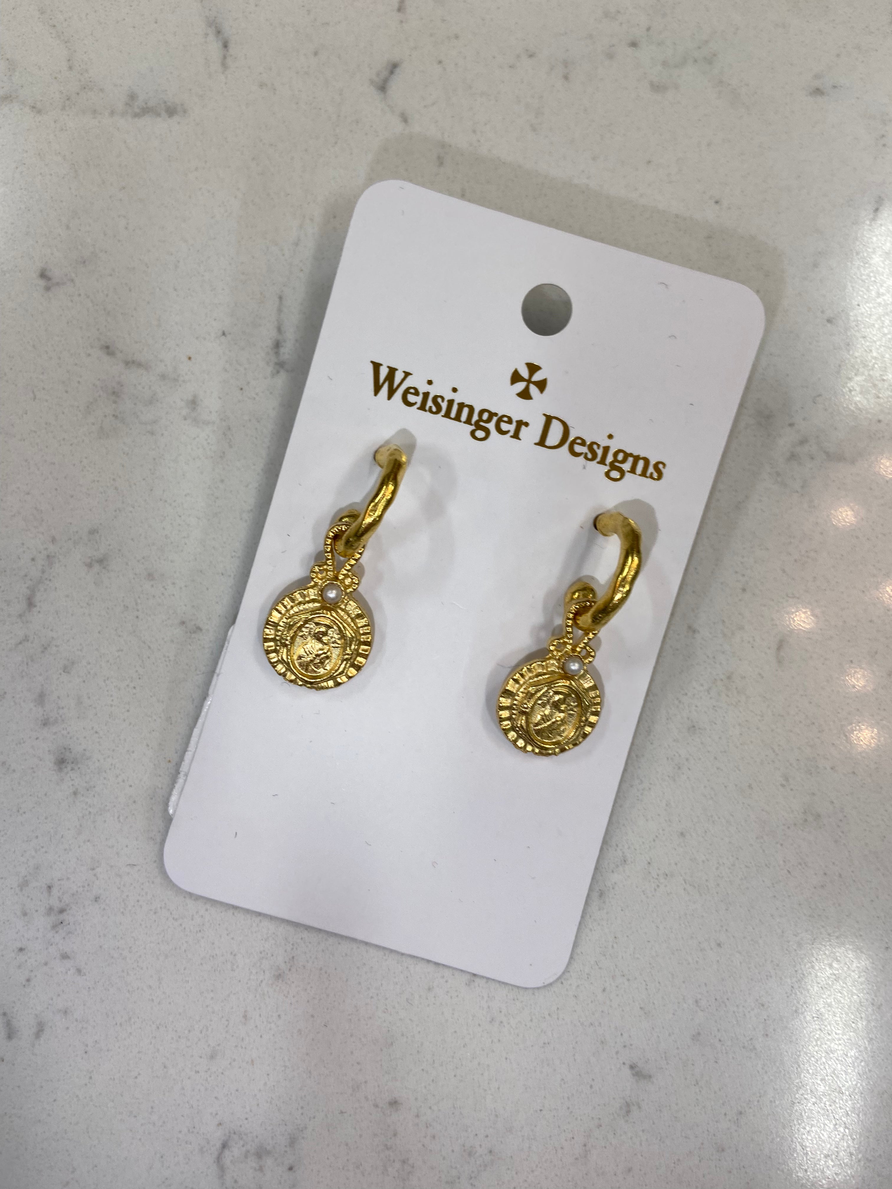 WD Mary w/ baby Jesus & pearls!