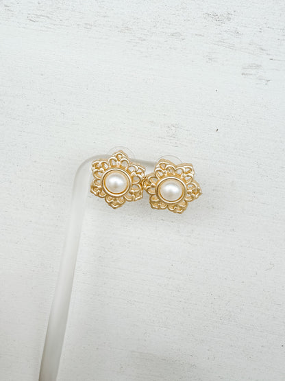 14K Gold Flower Pearl Earrings