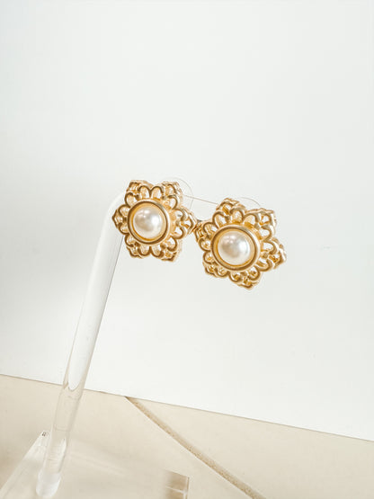 14K Gold Flower Pearl Earrings