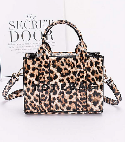 Leo Betty Purse